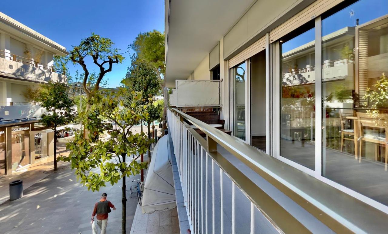 Monaco Apartments Линяно Сабиадоро Екстериор снимка