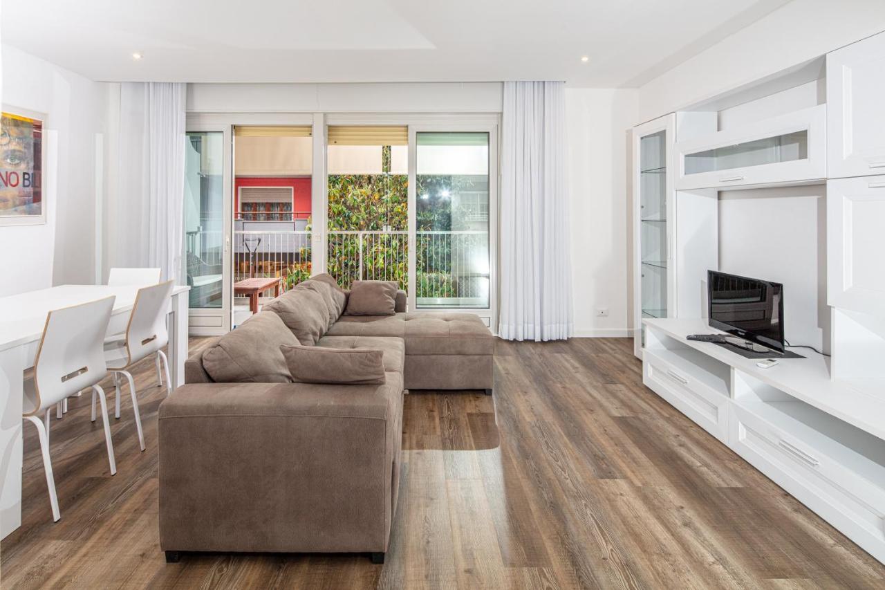 Monaco Apartments Линяно Сабиадоро Екстериор снимка