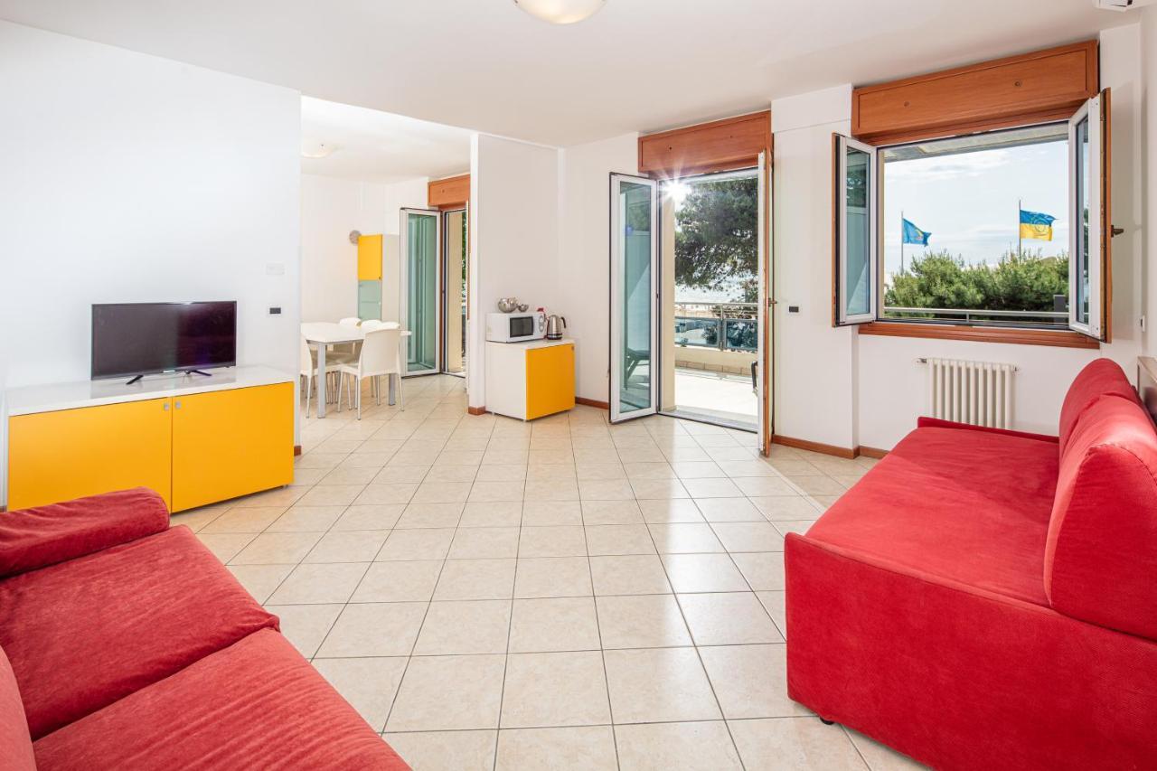 Monaco Apartments Линяно Сабиадоро Екстериор снимка