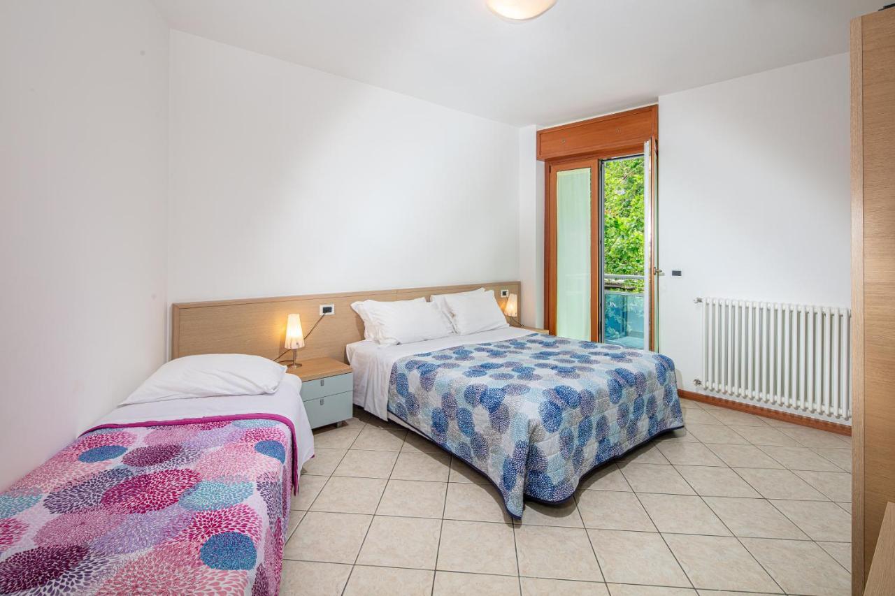 Monaco Apartments Линяно Сабиадоро Екстериор снимка
