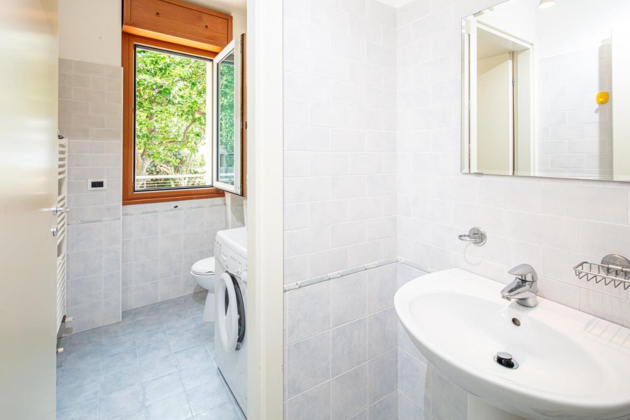 Monaco Apartments Линяно Сабиадоро Екстериор снимка